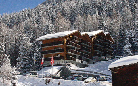 Gentiana (Utoring): Bâtiment, Neige, Montagne, Ciel, La Nature, Pente, Arbre, Bois, Maison, Terrain