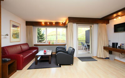 Ringstrasse Apt 213 900.14: Pièce, Salon, Propriété, Meubles, Design Intérieur, Bâtiment, Revêtement De Sol Stratifié, Sol, Parquet, Maison