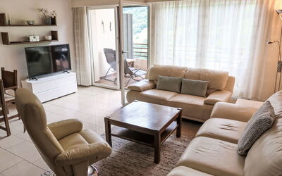 Ringstrasse Apt 422 900.50: Canapé, Meubles, Propriété, Cadre, Table, Confort, Bois, Salon, Sol, Chaise