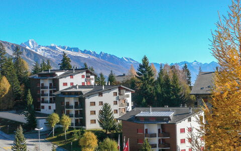 Crans-Montana 130: Ciel, Plante, Bâtiment, Montagne, Fenêtre, Arbre, Maison, Paysage Naturel, Paysage, Zone Résidentielle
