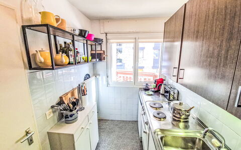 Crans-Montana 130: Principaux Appliance, Cuisine, Appareil De Cuisine, Comptoir, Evier, Appartement, Cabinetry, Évier, Pièce, Cuisinière