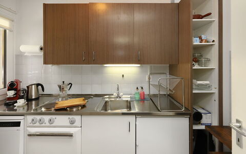 Crans-Montana 130: Appareil De Cuisine, Cuisine, Comptoir, Cabinetry, Principaux Appliance, Evier, Meubles, Cuisinière, Électroménager, Le Fourneau