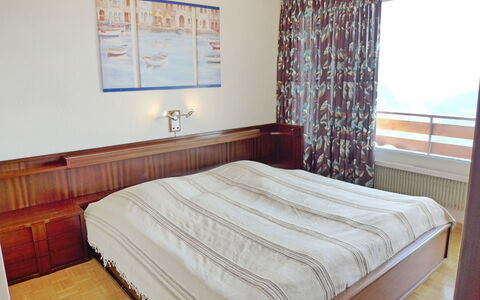 Crans-Montana 155: Chambre, Lit, Pièce, Meubles, Propriété, Matelas, Drap De Lit, Cadre De Lit, Literie, Immobilier