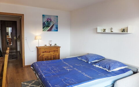 Crans-Montana 260: Meubles, Lit, Design Intérieur, Sol, Chambre, Sol, Pièce, Mur, Drap De Lit, Literie