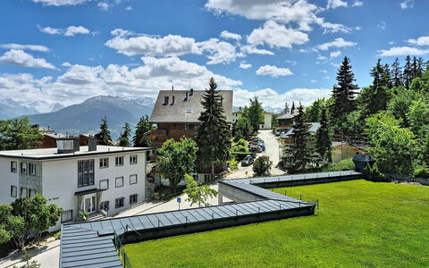Crans-Montana 290: Zone Résidentielle, Design Urbain, Domicile, Pente, Jardin, Mélèze, Aménagement Paysager, Pelouse, Biens