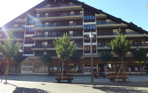 Crans-Montana 290: Bâtiment, Ville, Espace Public, Design Urbain, Appartement, Zone Métropolitaine, Usage Mixte, Condominium, Bâtiment Commercial, Ombre