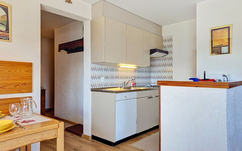 Yuca B Apt. 28: Mur, Sol, Bois, Design Intérieur, Meubles, Sol, Cuisine, Comptoir, Cabinetry, Principaux Appliance