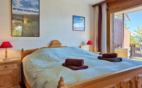 Yuca B Apt. 28: Meubles, Design Intérieur, Bois, Sol, Pièce, Plafond, Sol, Chambre, Lit, Éclairage