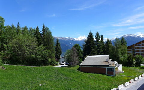 Crans-Montana 450: Ciel, Nuage, Plante, Montagne, Bâtiment, Arbre, Paysage Naturel, Montagnes, Lot Terre, Mélèze