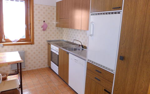 San Giorgio a 12: Pièce, Propriété, Meubles, Cabinetry, Cuisine, Sol, Bâtiment, Maison, Tuile, Comptoir