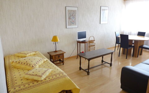 San Giorgio a 12: Pièce, Meubles, Jaune, Propriété, Design Intérieur, Sol, Lit, Chambre, Mur, Bâtiment