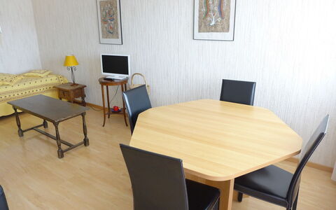 San Giorgio a 12: Pièce, Meubles, Propriété, Table, Design Intérieur, Sol, Salle À Manger, Bâtiment, Chaise, Bois