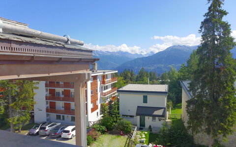 Genziana B 20: Ciel, Plante, Propriété, Jour, Bâtiment, Nuage, Fenêtre, Arbre, Montagne, Design Urbain