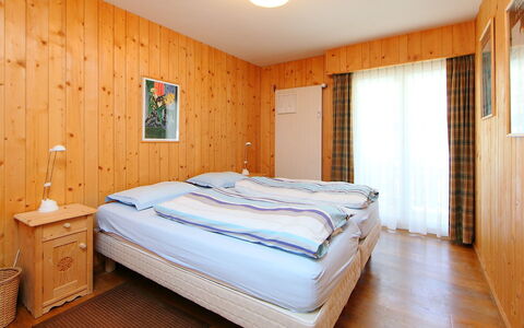 Crans-Montana 560: Chambre, Lit, Meubles, Pièce, Matelas, Propriété, Cadre De Lit, Drap De Lit, Sol, Dur