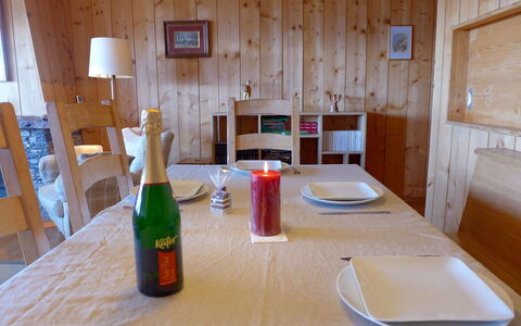 Crans-Montana 560: Pièce, Bois, Table, Meubles, Dur, Bâtiment, Maison, Sol, Design Intérieur, Contre-Plaqué