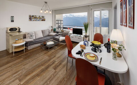 Les Orzières 417: Meubles, Design Intérieur, Appartement, Pièce, Canapé, Plafond, Sol, Chaise, Sol, Salon