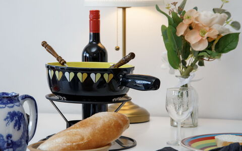 Les Orzières 417: Vaisselle, Serveware, Aliments, Vaisselle, Bouteille De Vin, Du Vin, Nourriture À Manger Avec Les Doigts, Bouteille
