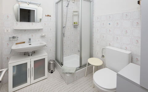 Les Orzières 417: Design Intérieur, Sol, Sol, Luminaire Plomberie, Salle De Bains, Évier, Lavabo, Pièce, Toilette, Plafond