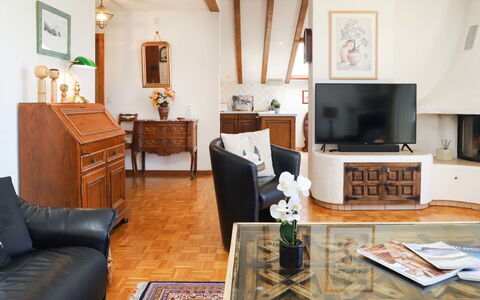 Marigny Andolla 23: Meubles, Propriété, Table, Cadre, Canapé, Design Intérieur, Bâtiment, Éclairage, Sol, Bois