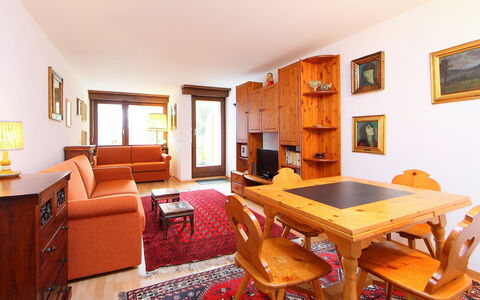 Crans-Montana 760: Pièce, Meubles, Propriété, Design Intérieur, Table, Bâtiment, Immobilier, Salle À Manger, Maison, Salon