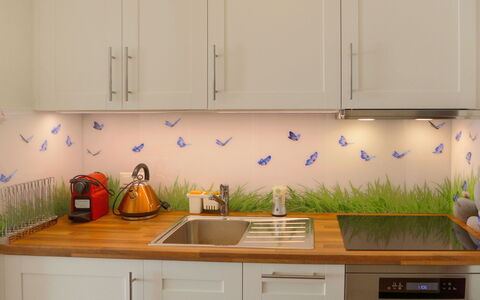 Eperon B 22: Comptoir, Cabinetry, Evier, Propriété, Cuisine, Cuisinière, Appareil De Cuisine, Bois, Évier, Tiroir