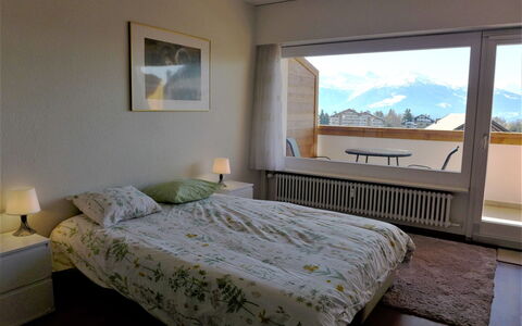 Eperon B 22: Meubles, Propriété, Fenêtre, Confort, Bâtiment, Bois, Ombre, Cadre De Lit, Éclairage, Lampe