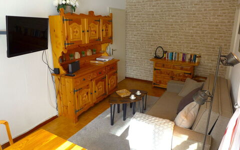 Résidence du Golf a 07: Meubles, Cabinetry, Bâtiment, Bois, Design Intérieur, Table, Sol, Tiroir, Confort, Salon