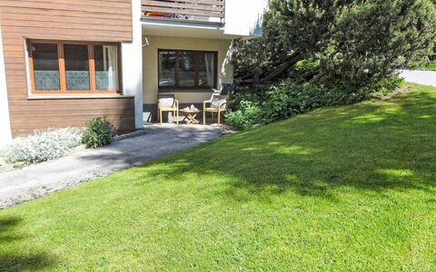 Résidence du Golf a 07: Plante, Propriété, Bâtiment, Fenêtre, Ciel, Lot Terre, Arbre, Herbe, Zone Résidentielle, Paysage