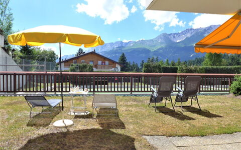 Valdor a 42 Sud: L'Eau, Jour, Ciel, Bâtiment, Bleu Azur, Piscine, Loisir, Rectangle, Composite, Design Urbain