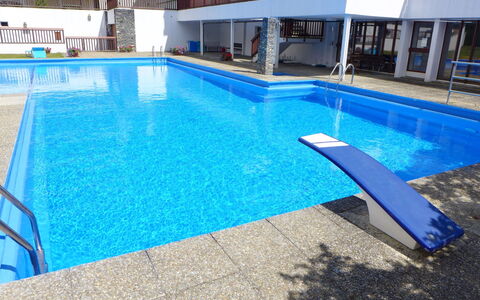 Valdor a 42 Sud: L'Eau, Piscine, Bâtiment, Ombre, Rectangle, Mobilier De Jardin, Maison, Loisir, Composite, Plante