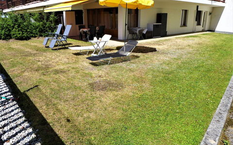 Valdor a 42 Sud: L'Eau, Jour, Ciel, Bâtiment, Bleu Azur, Piscine, Loisir, Rectangle, Composite, Design Urbain