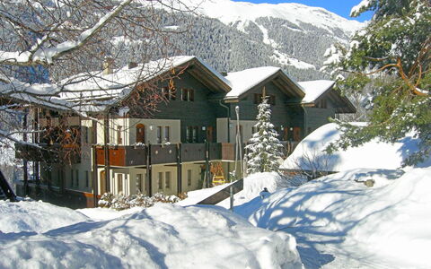 Ernen 300: Neige, Bâtiment, Jour, Propriété, Montagne, Ciel, Fenêtre, La Nature, Pente, Arbre