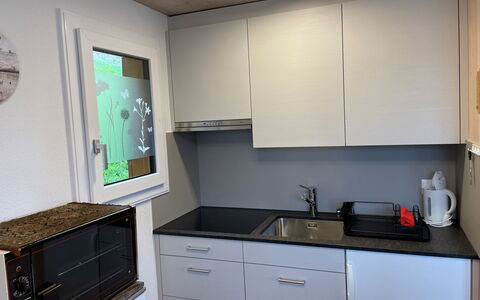 Margrith: Cabinetry, Propriété, Comptoir, Tiroir, Cuisine, Design Intérieur, Éclairage, Cuisinière, Sol, Commode