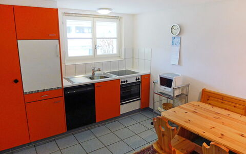 Weggis 7: Pièce, Propriété, Meubles, Cuisine, Orange, Bâtiment, Sol, Maison, Design Intérieur, Cabinetry