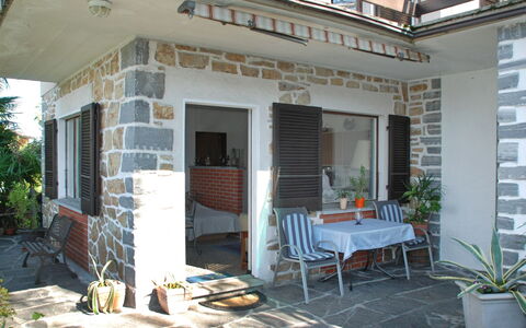 San Nazzaro 5: Propriété, Bâtiment, Maison, Immobilier, Domicile, Patio, Porche, Cour, Zone Résidentielle, Arrière-Cour