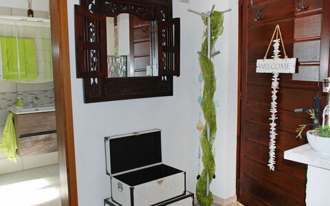Piazzogna 100: Pièce, Propriété, Meubles, Design Intérieur, Plante D'Appartement, Porte, Maison, Plante, Bâtiment, Cabinetry