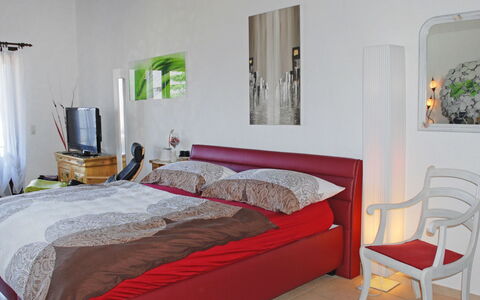 Piazzogna 100: Chambre, Meubles, Lit, Pièce, Drap De Lit, Literie, Propriété, Cadre De Lit, Design Intérieur, Matelas