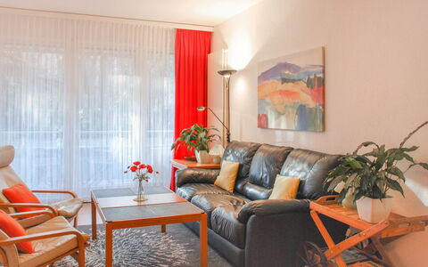 Locarno 2: Plante, Meubles, Canapé, Propriété, Table, Confort, Cadre, Plante D'Appartement, Chaise, Bois