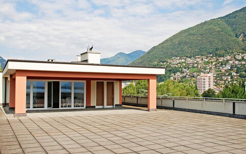 Locarno 410: Propriété, Bâtiment, Maison, Immobilier, Domicile, Architecture, Ciel, Toit, Façade, Zone Résidentielle