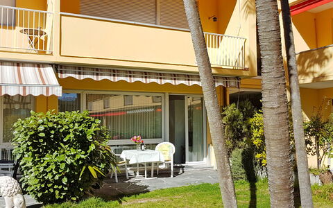 Locarno 410: Plante, Propriété, Bâtiment, Ombre, Table, Chaise, Fenêtre, Mobilier De Jardin, Tableau De Plein Air, Immobilier