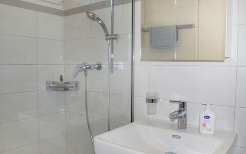 Locarno 410: Luminaire Plomberie, Évier, Robinet, Miroir, Propriété, Lavabo, Tete De Douche, Salle De Bains, Violet
