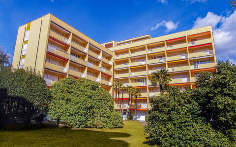 Locarno 410: Nuage, Plante, Ciel, Bâtiment, Propriété, Arbre, Bloc Tour, Design Urbain, Condominium, Lot Terre