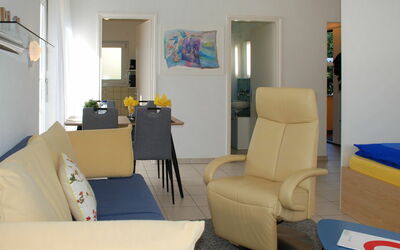 Residenza Lido Appartment 011 410.26: Meubles, Table, Chaise, Confort, Bleu Azur, Salon, Design Intérieur, Sol, Sol, Bâtiment