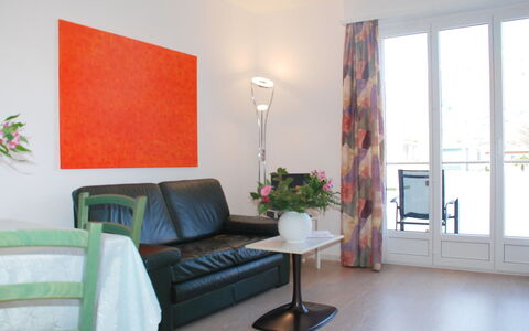 Ascona 100: Pièce, Meubles, Propriété, Design Intérieur, Sol, Salon, Bâtiment, Maison, Mur, Immobilier