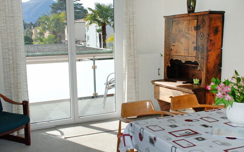 Ascona 100: Pièce, Propriété, Meubles, Design Intérieur, Table, Plante D'Appartement, Maison, Bâtiment, Sol, Domicile