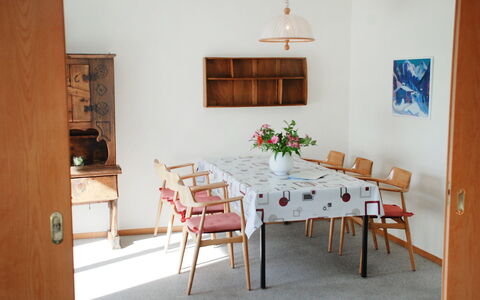 Ascona 100: Pièce, Meubles, Propriété, Design Intérieur, Salle À Manger, Table, Sol, Bâtiment, Maison, Immobilier
