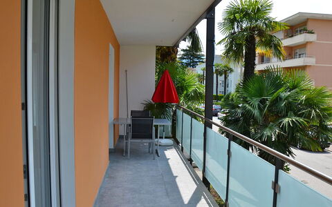 Ascona 100: Propriété, Balcon, Bâtiment, Immobilier, Maison, Architecture, Pièce, Domicile, Porche, Appartement