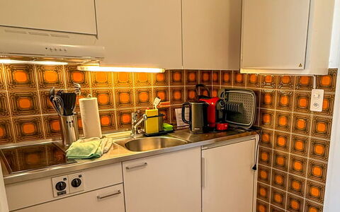 Ascona 100: Cuisine, Appareil De Cuisine, Principaux Appliance, Comptoir, Sol, Sol, Design Intérieur, Cabinetry, Evier, Tuile