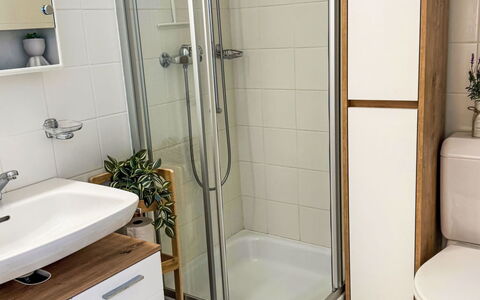 Ascona 100: Salle De Bains, Luminaire Plomberie, Lavabo, Siège De Toilette, Sol, Toilette, Évier, Sol, Design Intérieur, Robinet