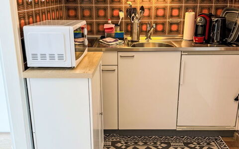 Ascona 100: Sol, Sol, Bois, Cuisine, Appareil De Cuisine, Principaux Appliance, Design Intérieur, Tuile, Pièce, Cabinetry